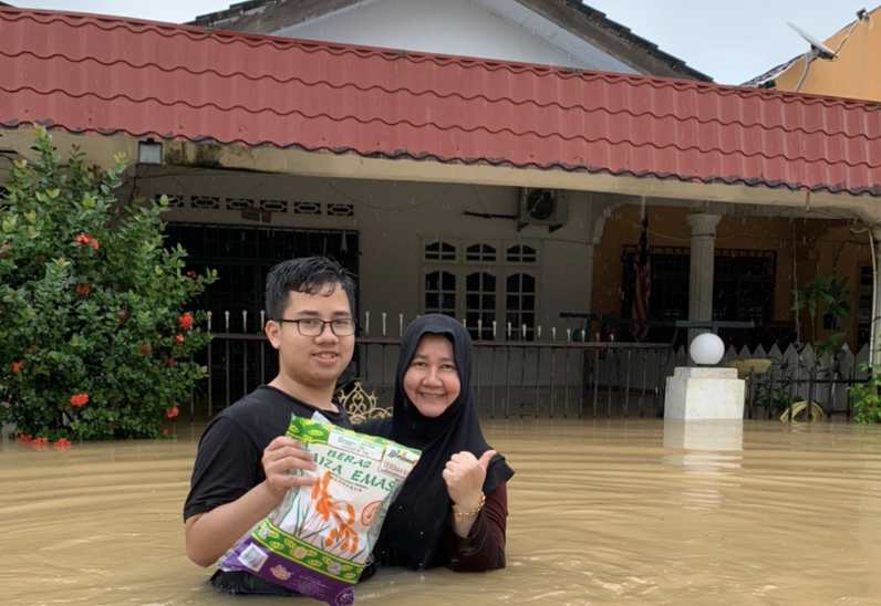 Ruzlina Akma Janah (right) along with her 15-year-old son, Ahmad Zahin Ahmad, in front of their family home in Besut. Ruzlina, a teacher from Rawang, had come back to her mother’s house on Saturday due to the school holidays, and was also looking forward to attending a wedding in town. – Pic courtesy of Ruzlina Akma Janah, December 21, 2022