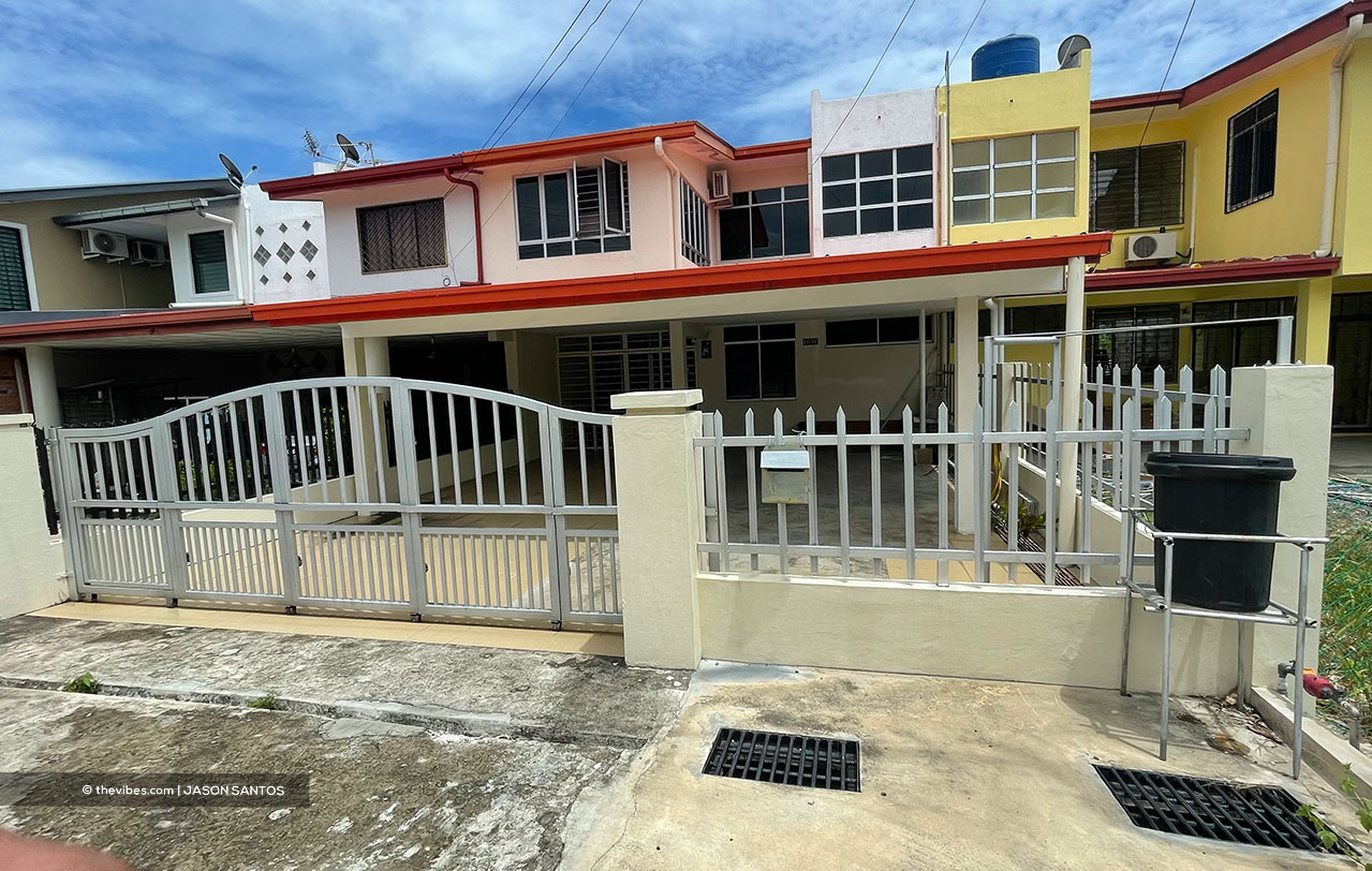 The terrace house that shares the same lot number as a semi-detached unit under the address in the donation letter. – JASON SANTOS/The Vibes pic, May 20, 2021