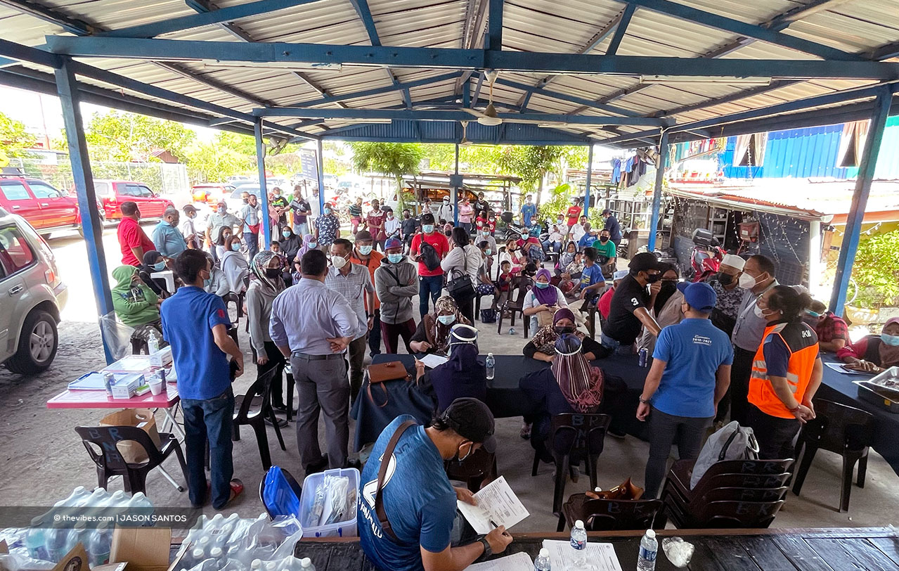 Registration of the fire victims getting under way. – JASON SANTOS/The Vibes pic, May 25, 2021