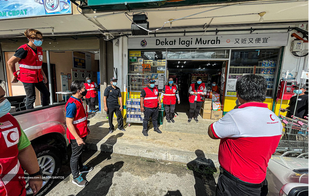 Red Crescent members being briefed ahead of their trip to Sook. – The Vibes pic, July 17, 2021