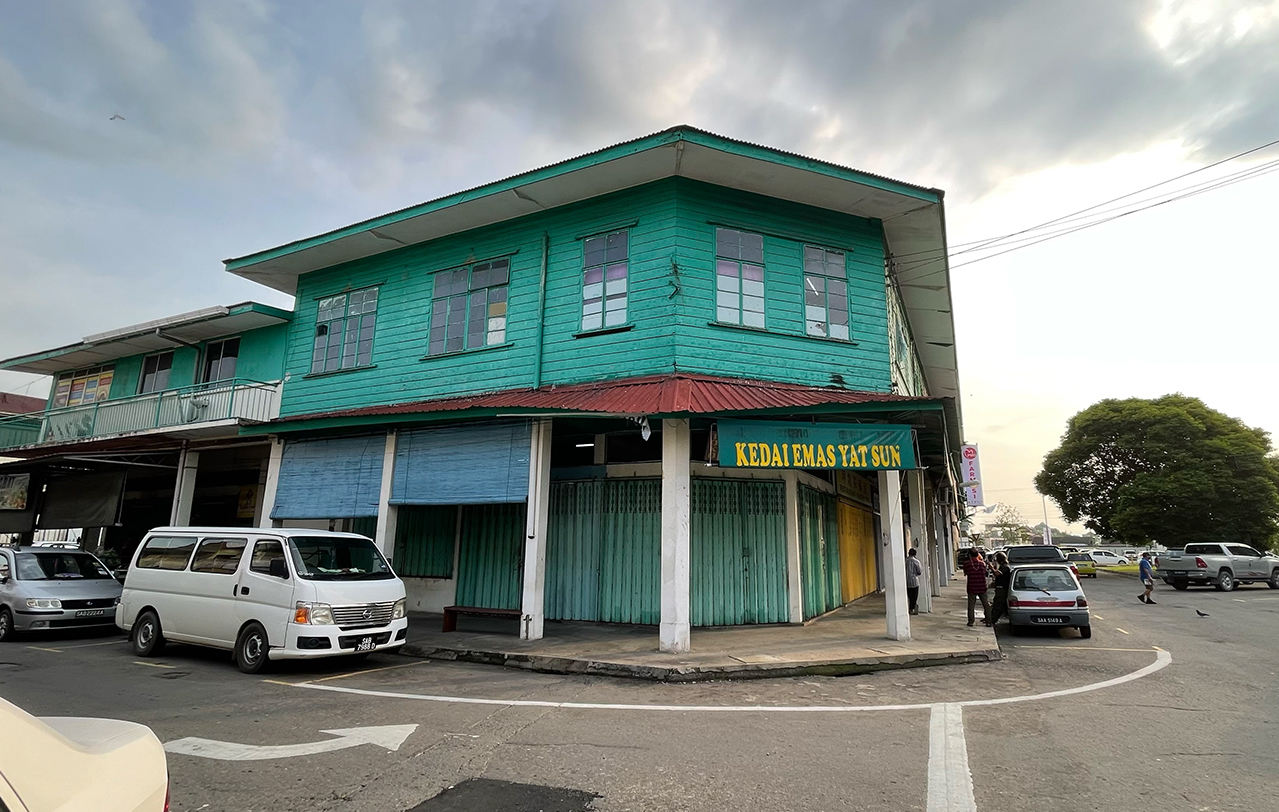 A row of wooden shophouses in Papar, a common sight in many of Sabah’s sub-urban districts built after World War II. Papar has seen its fair share of development in recent years and new townships are cropping up close to the Pan Borneo Highway road, which is far from Papar town. – JASON SANTOS/The Vibes pic, August 2, 2022 