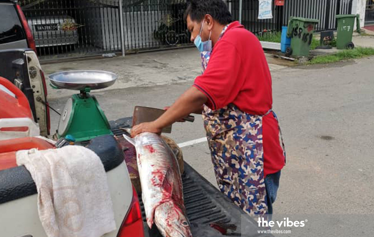 Arwin Singkang started his new business after friends began contacting him via social media to buy his catch. – The Vibes, February 21, 2021