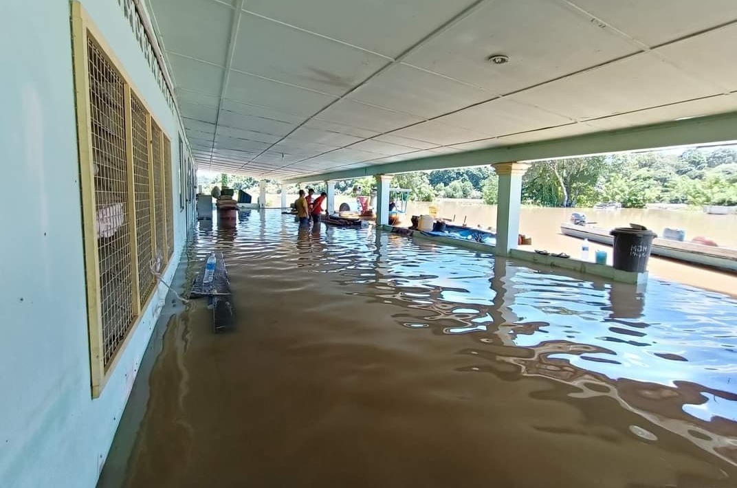 The flood has affected Long Lama town in Baram district including many longhouses along the Baram River. – STEPHEN THEN/The Vibes pic, September 14, 2022