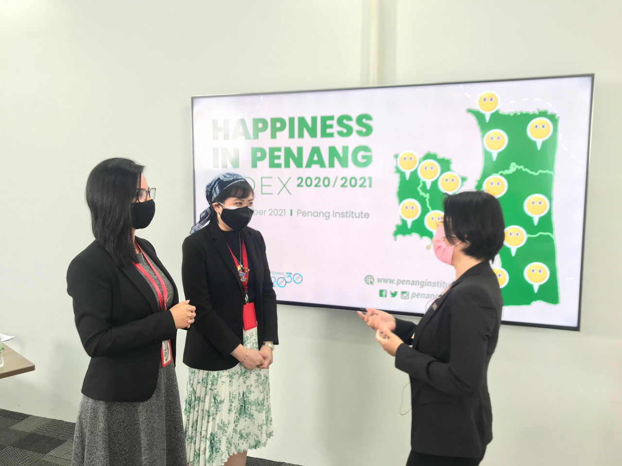 Negin Vaghefi (left) says that the 3,011 respondents statistically represent the population of Penang in terms of population within a district, gender, education, age, and employment status with a margin of error of 2%. – RACHEL YEOH/The Vibes pic, November 24, 2021