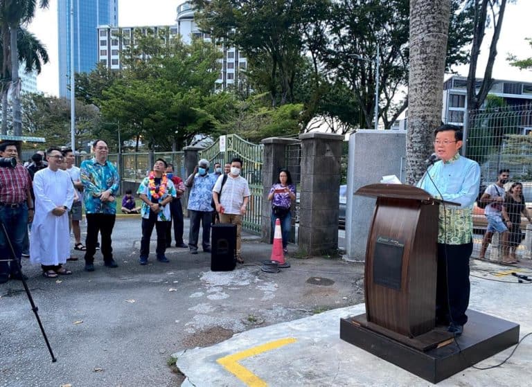 Penang Chief Minister Chow Kon Yeow addressing over 1,000 attendees gathered at St Xavier’s Institution in Penang for the landmark 170th-anniversary celebration. – Pic courtesy of bulletin mutiara, December 18, 2022