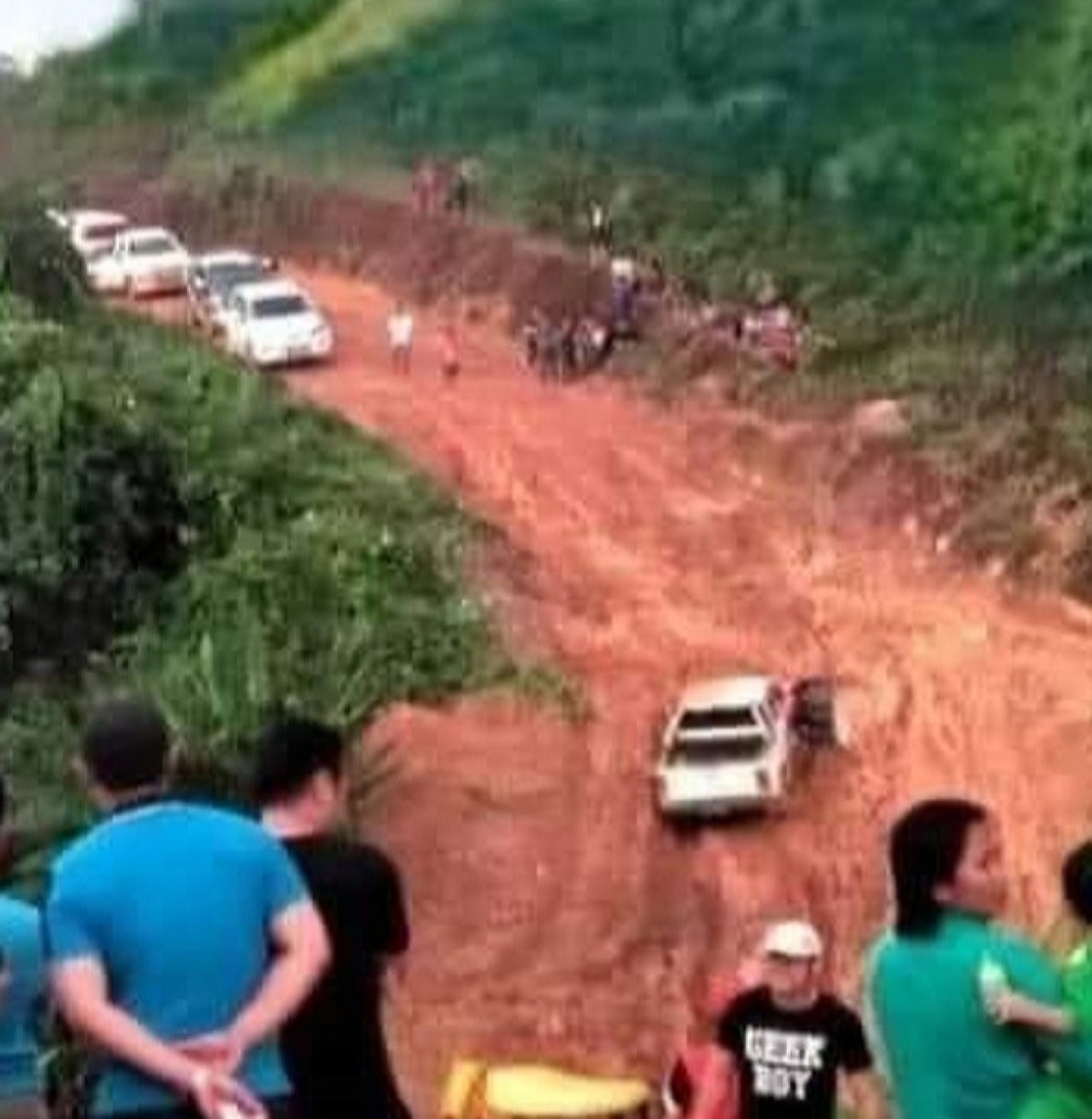 A voter, Peter Kallang, says the road is muddy and the river level has risen. – Pic courtesy of Willie Kajan, December 18, 2021