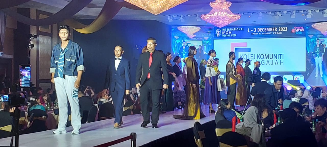 Students and their lecturers on the catwalk at the International Ipoh Fashion Week – IAN MCINTYRE/The Vibes pic, January 7, 2024.