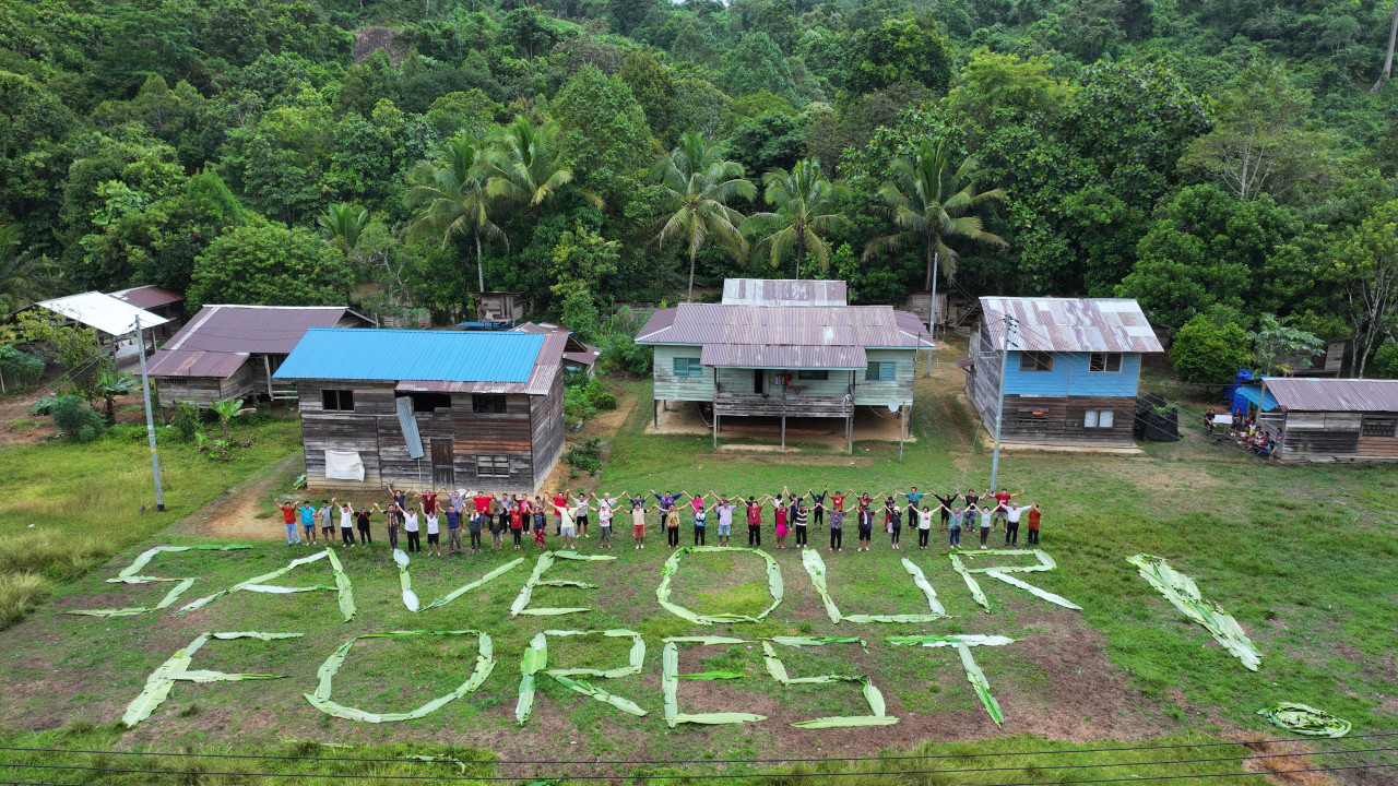 The Penan in the Baram Peace Park show their opposition to logging in their biosphere. – The Vibes file pic by Desmond Davidson, August 27, 2024. 