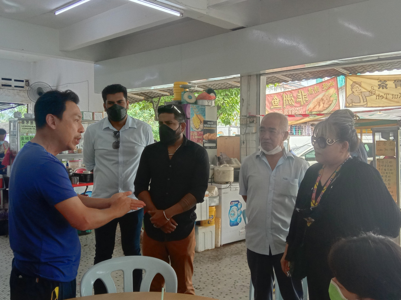 Villa Mas resident Vincent Yap (left) tells Batu candidate Siti Kasim (right) and campaign manager Arun Dorasamy about the plights faced by his community. – The Vibes pic, February 27, 2022