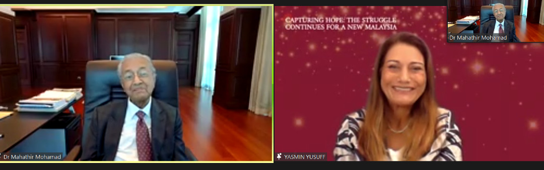 Tun Dr Mahathir Mohamad seen during the virtual media roundtable for the launch of his book with moderator Yasmin Yusuff. – Screen grab pic, December 7, 2021