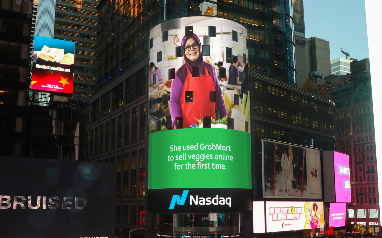 Following its estimated US billion special purpose acquisition company merger with US-based Altimeter Growth Corp, Grab rung the bell on its entry into the Nasdaq listing today. – Grab pic, December 2, 2021
