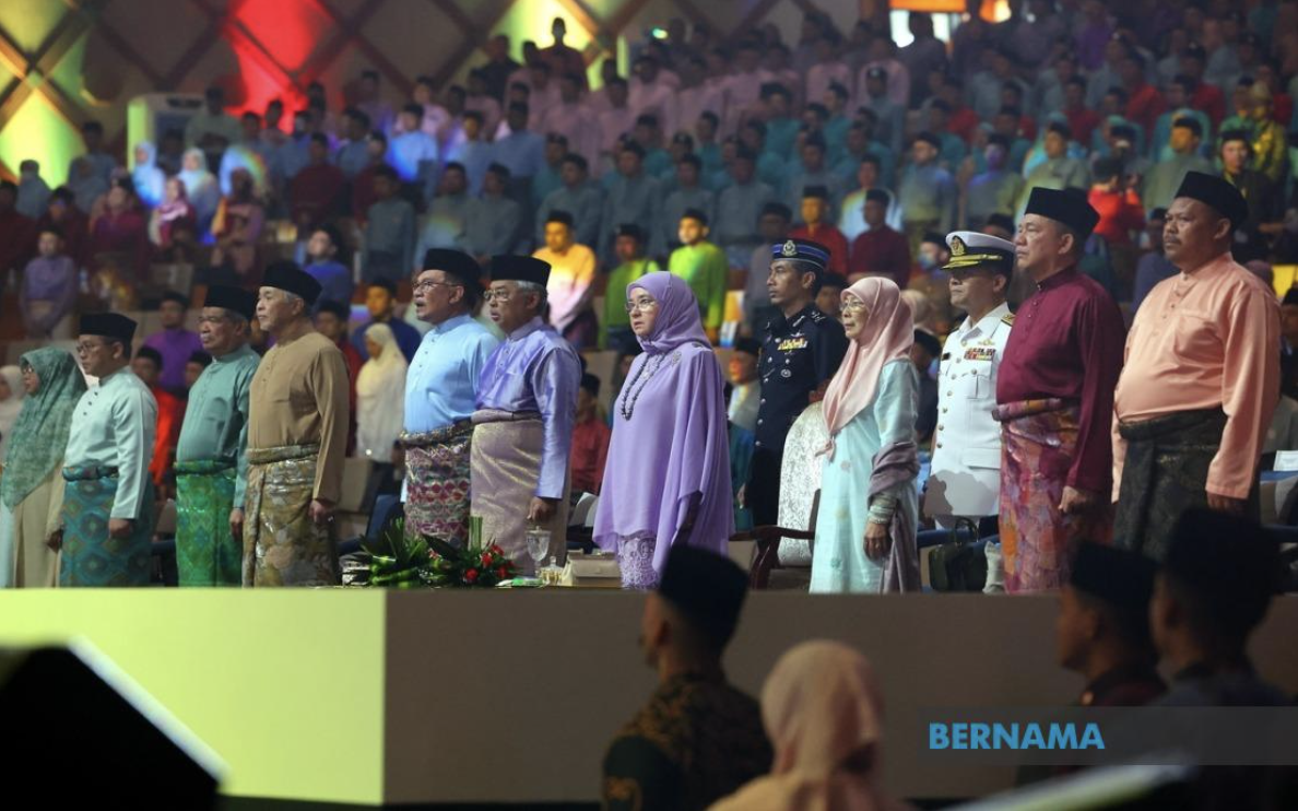 The Yang di-Pertuan Agong Al-Sultan Abdullah Ri’ayatuddin Al-Mustafa Billah Shah, Raja Permaisuri Agong Tunku Hajah Azizah Aminah Maimunah Iskandariah, Datuk Seri Anwar Ibrahim and his wife, Datin Seri Dr Wan Azizah Wan Ismail, during the celebration themed ‘Perpaduan Teras Malaysia Madani’ (Unity the Pillar of Malaysia Madani). – Bernama pic, September 28, 2023