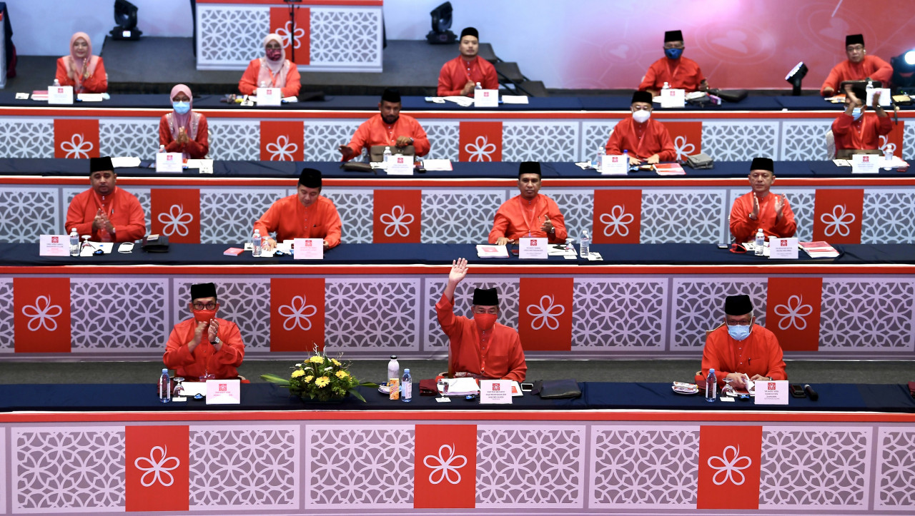 Mohamed Haniff Khatri Abdulla says he issued an invoice to Bersatu, Tan Sri Muhyiddin Yassin and Datuk Seri Hamzah Zainudin on January 11. – Bernama pic, July 22, 2021