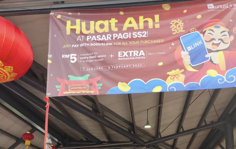 SS2 market association chairman Win Lee, who hails from Penang, says that in addition to Blink, there are other e-wallet apps patrons could opt for such as the Touch n’ Go e-wallet and GrabPay. – NIMRITA JOANNE/The Vibes pic, February 20, 2023