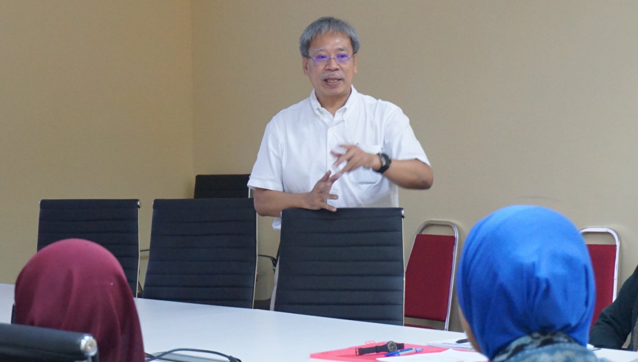 Universiti Malaya’s Prof Dr Sazaly Abu Bakar says Putrajaya could structure registration for Covid-19 vaccination by segregating the initiative zonally. – Facebook pic, February 10, 2021