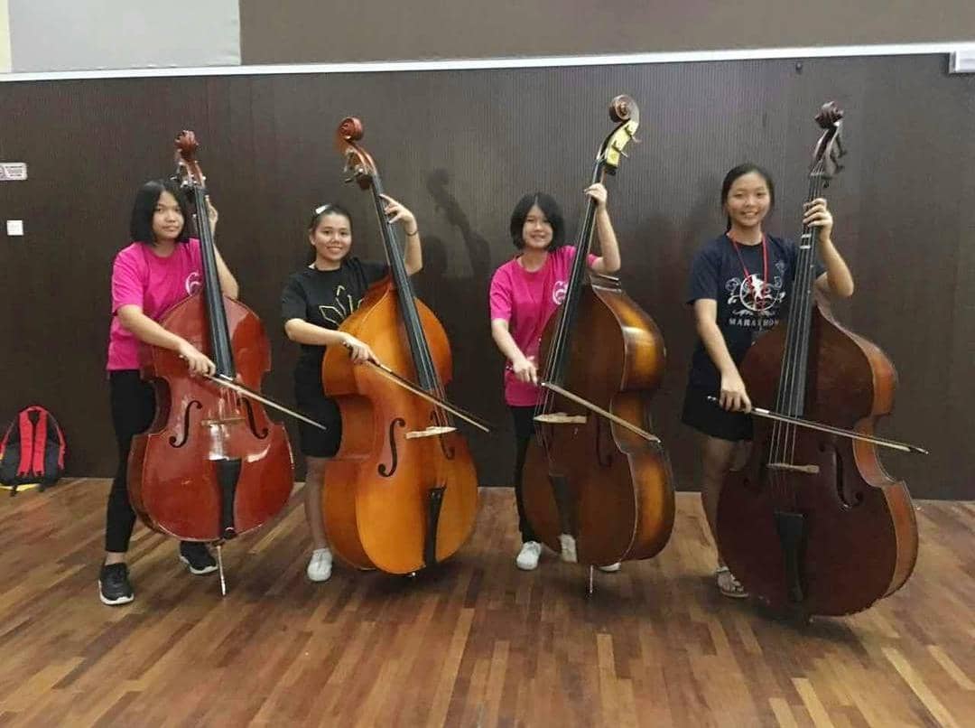 Nur Faziera Mohd Nasir (second from left) found studying both the UEC and SPM an enjoyable experience. – The Vibes pic, October 9, 2021