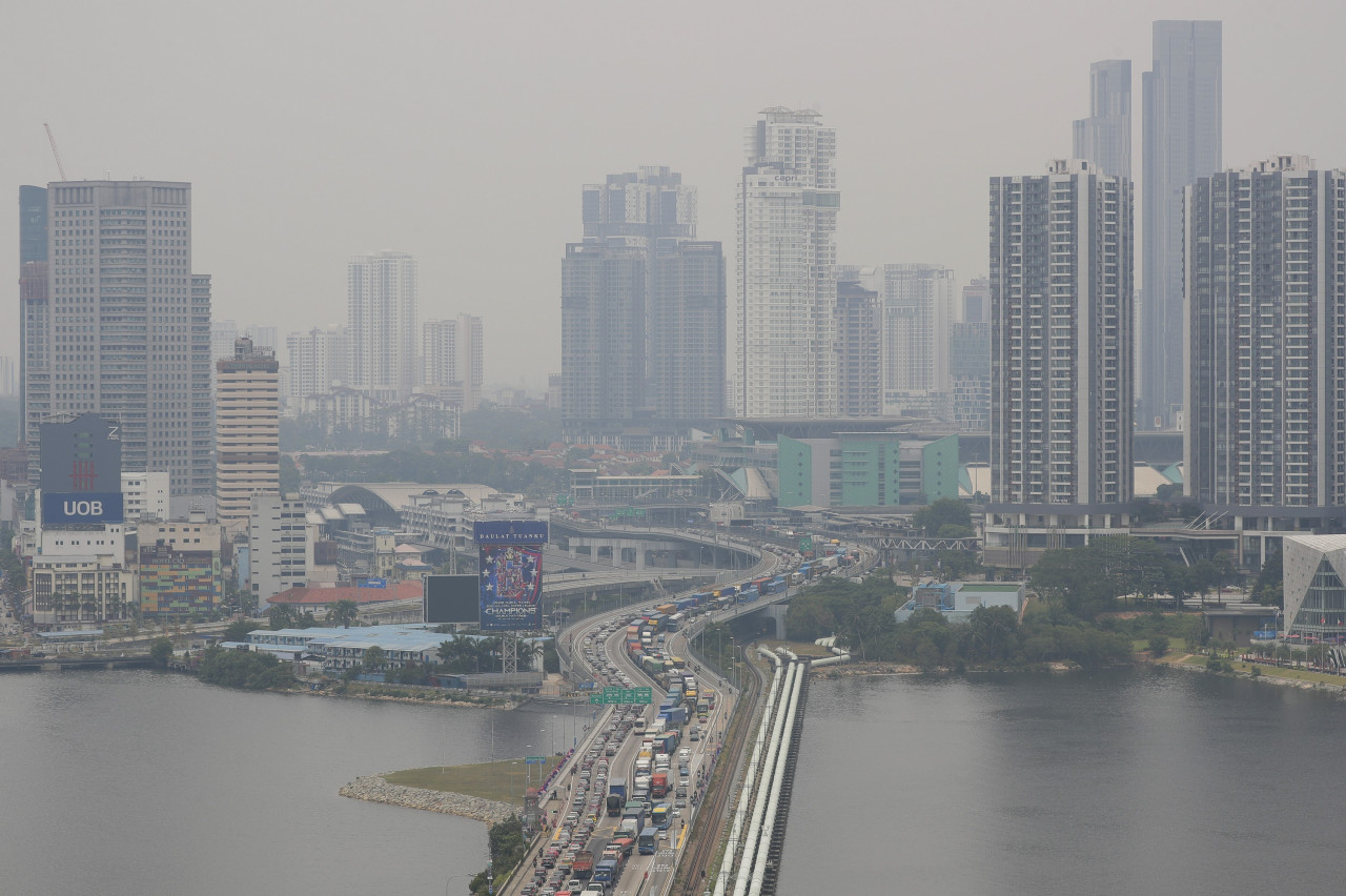 The Reciprocal Green Lane travel scheme between Malaysia and Singapore is suspended starting tomorrow. – EPA pic, May 12, 2021