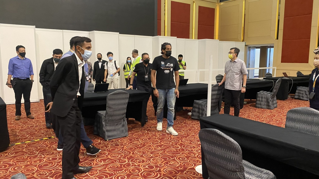 Khairy was often seen at several of the vaccination centres ensuring that he was at the front row of what was happening. – Twitter pic, September 21, 2021