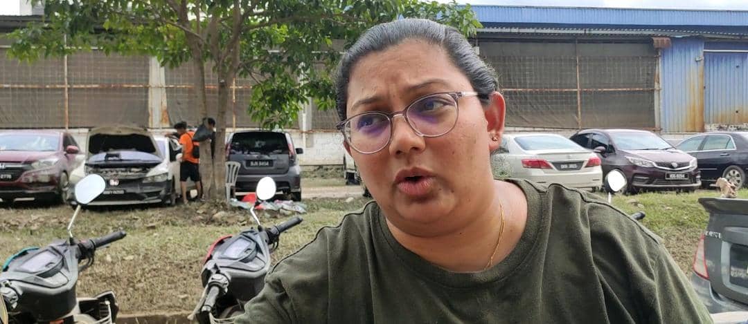 Megala Murthi says that she screamed for help for three days to no avail, even as the shoplot she was stuck in during the floods was located right next to a police station. – ARJUN MOHANAKRISHNAN/The Vibes pic, December 31, 2021