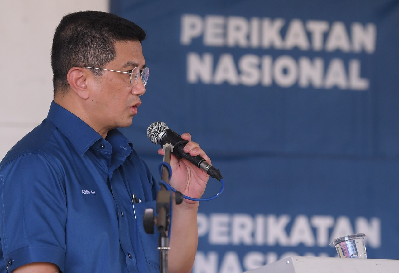 Datuk Seri Mohamed Azmin Ali’s handling of the economy as international trade and industry minister during the Covid-19 pandemic has been criticised, but he does bring with him at least 11 MPs. – Bernama pic, June 10, 2021