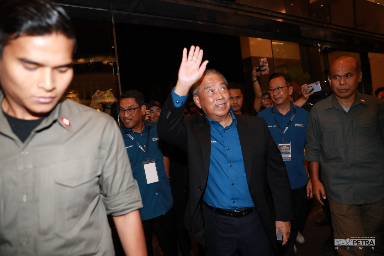 Perikatan Nasional chairman Tan Sri Muhyiddin Yassin arrives at Concorde Hotel Shah Alam. – AZLAN HADI ABU BAKAR/The Vibes pic, August 13, 2023 