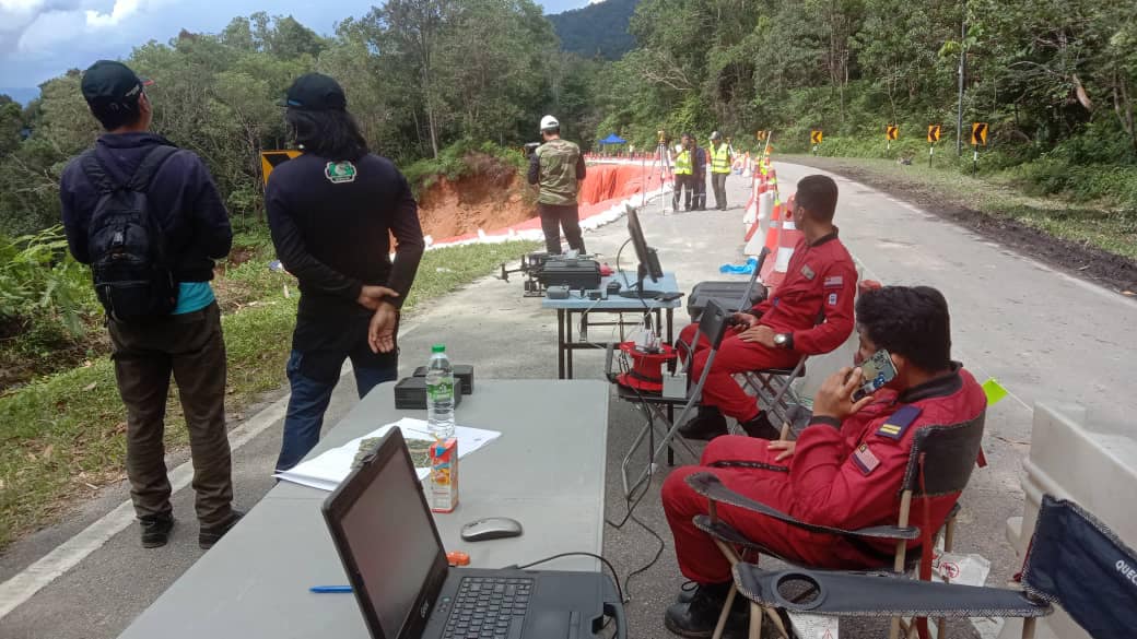 The National Disaster Management Agency has said in a Facebook post today that the Public Works Department and the Survey and Mapping Department are at the incident site for slope monitoring works. – National Disaster Management Agency Facebook pic, December 18, 2022