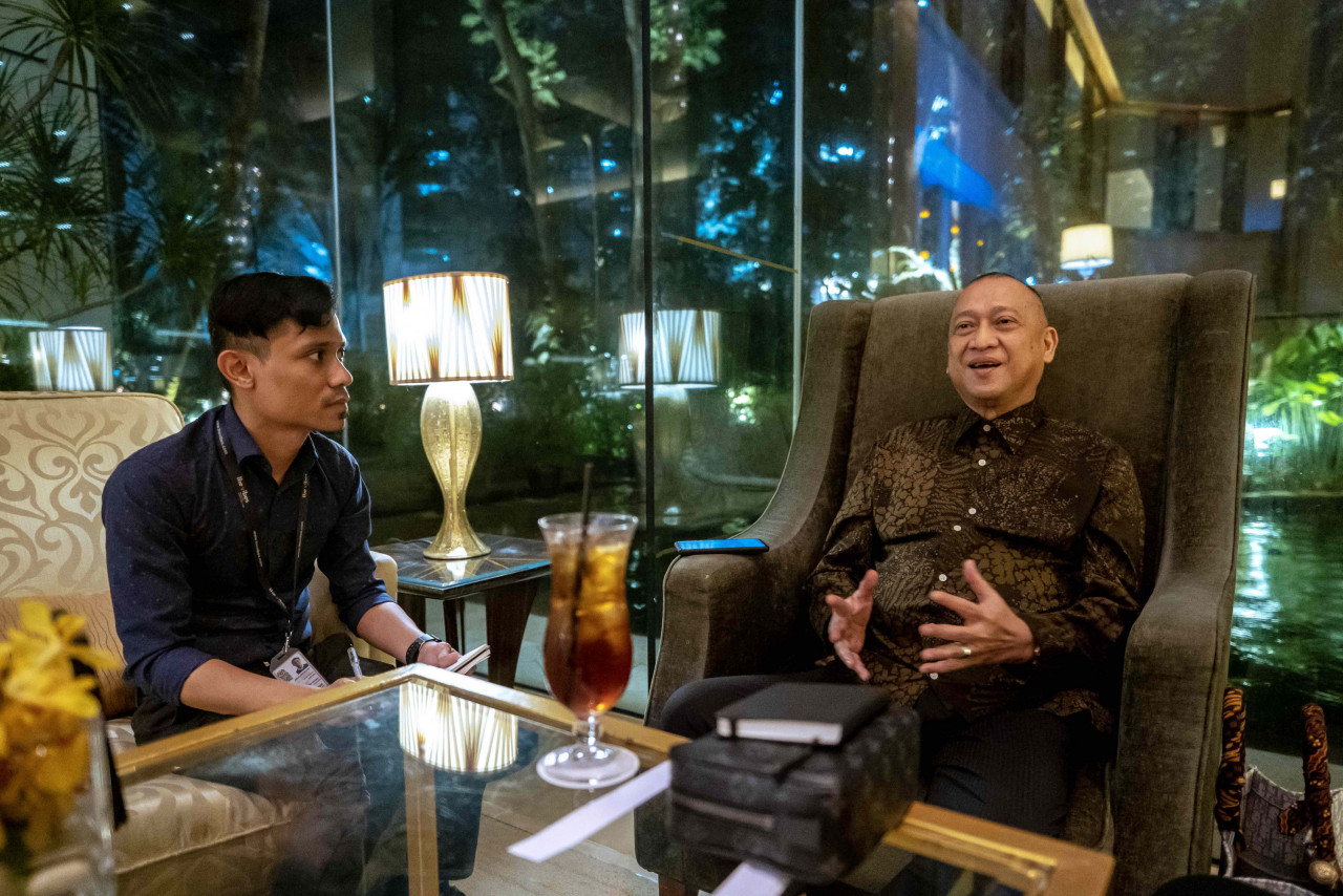 Datuk Seri Mohamed Nazri Abdul Aziz (right) says he is also looking to increase the presence of Malaysian students in the United States, as the numbers there currently stand at 12,000 compared to 20,000 more than a decade ago. – ABDUL RAZAK LATIF/The Vibes pic, February 27, 2023