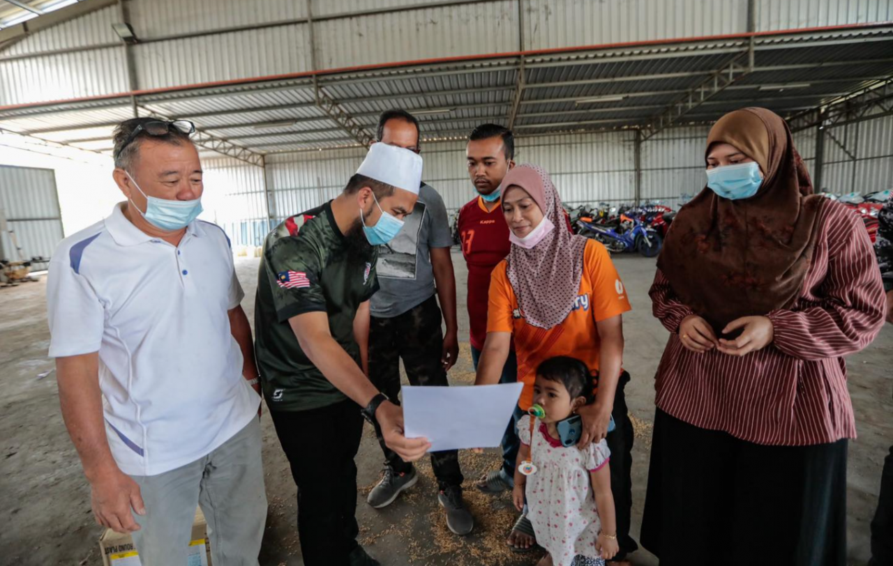 Rent at the new site of Pak Mie Shelter will cost RM4,300 per month, which Ebit Lew (second from left) has promised to cover. – Facebook pic, February 18, 2021