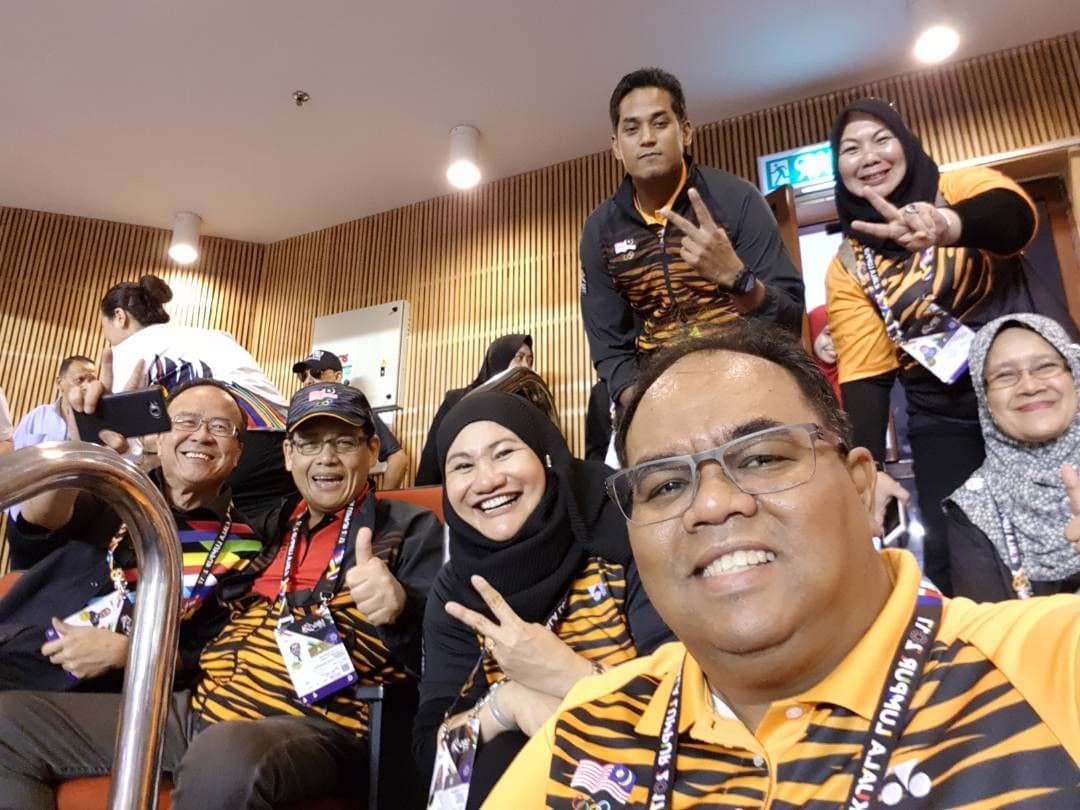 Datuk Zolkples Embong (far left) with Datuk Hamidin Mohd Amin (on his left) and Khairy Jamaluddin.