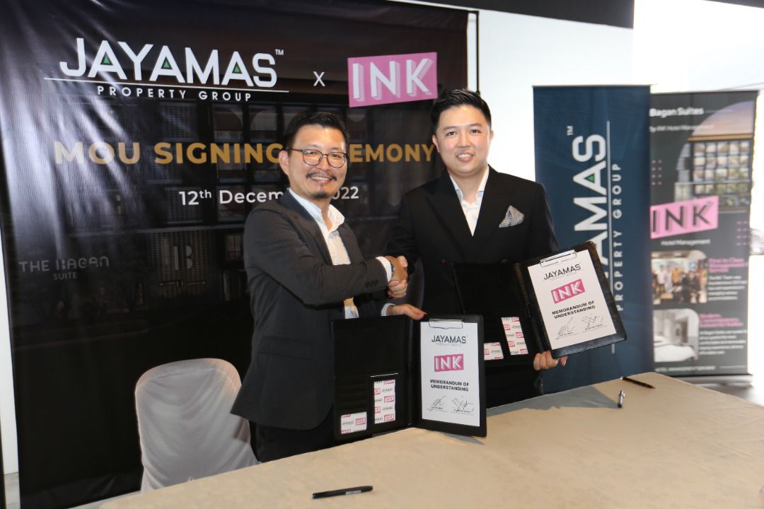 Jayamas Property Group managing director Ooi Wei Chong (left) with INK Hotel Management Group managing director Tan Yen Hong during an agreement signing ceremony earlier this month. – IAN MCINTYRE/The Vibes pic, December 27, 2022