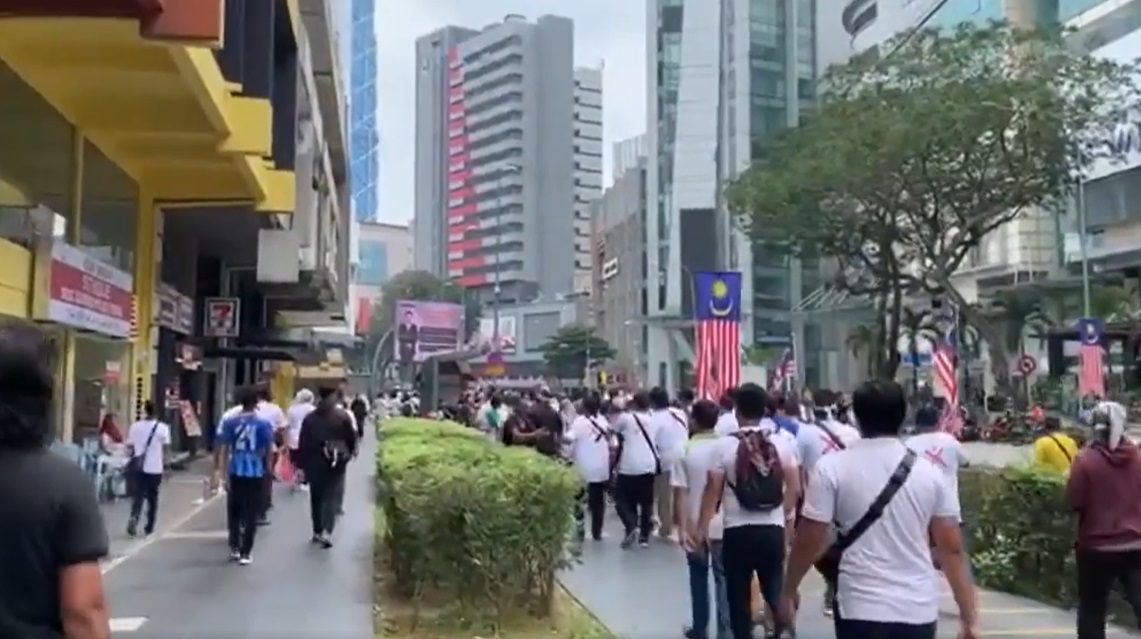 Police did not prevent the crowd from marching, and were seen facilitating the traffic flow. – Social media pic, September 16, 2023