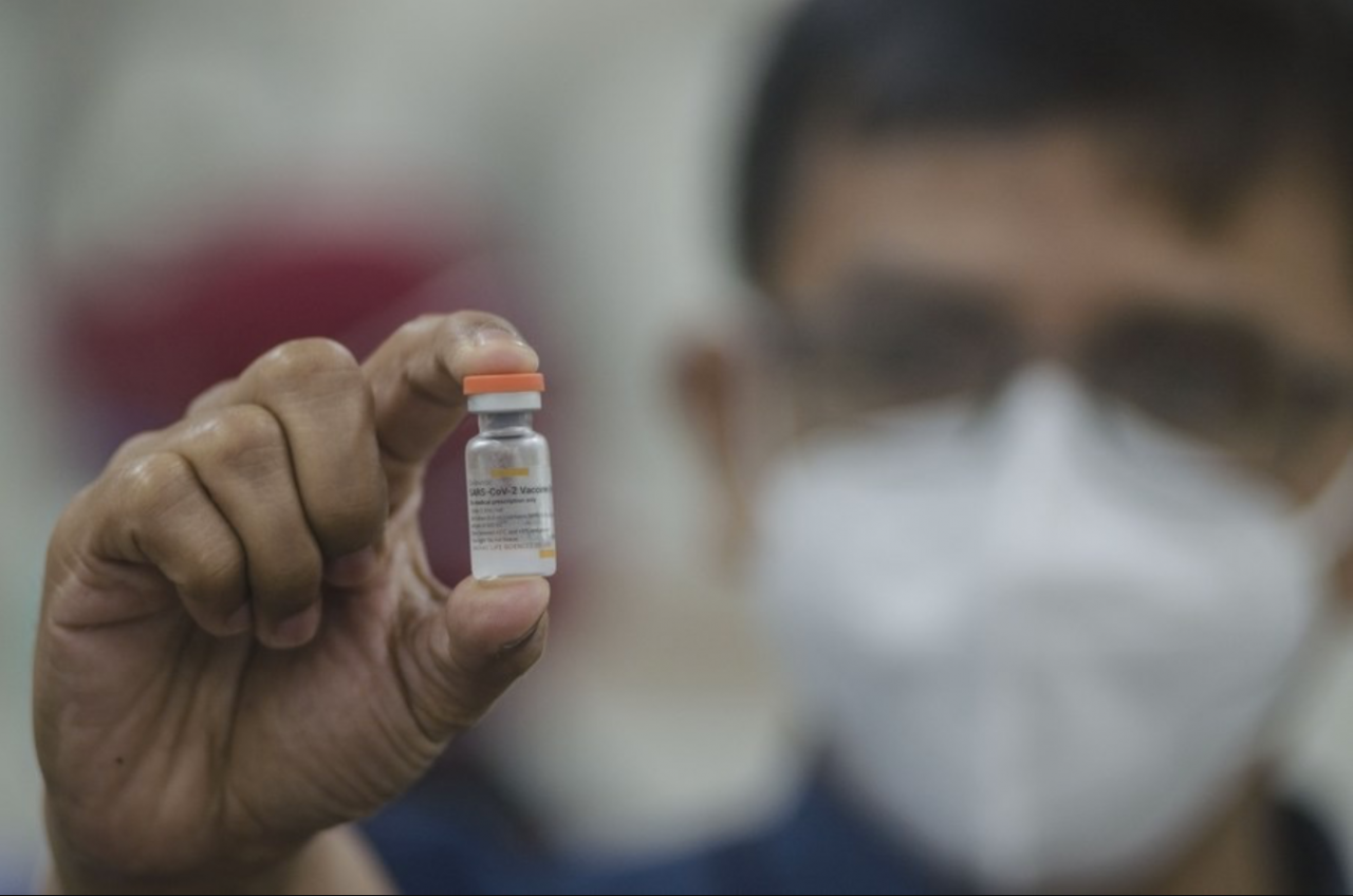 National Covid-19 Immunisation Programme coordinating minister Khairy Jamaluddin says the offer of 2 million Covid-19 vaccine doses to Penang was from a company that did not exist, putting him at loggerheads with Lim Guan Eng and Chief Minister Chow Kon Yeow. – Indonesia Health Ministry Twitter pic, May 20, 2021