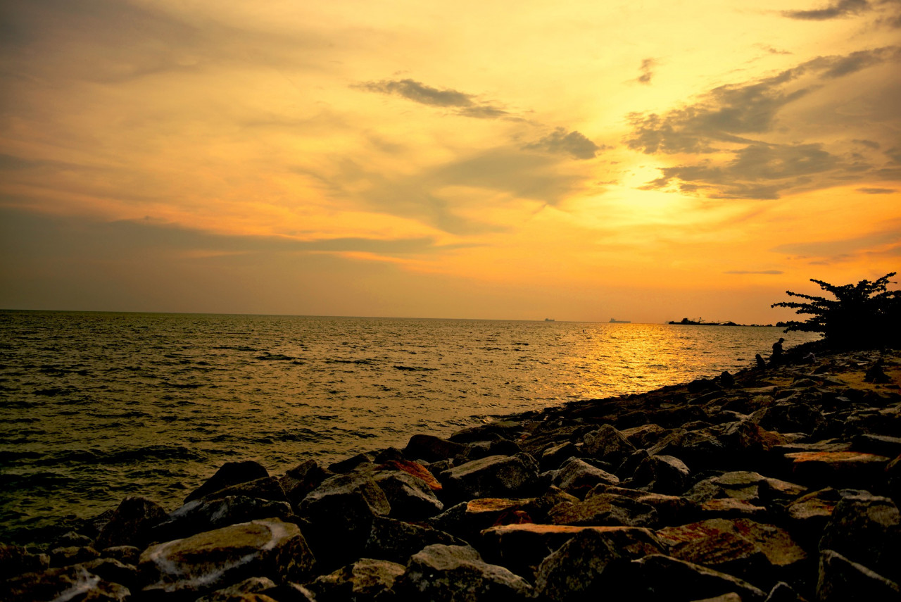 It is said at least 30 million tonnes of silt need to be dredged annually – 12 million alone in Port Klang which is in the Malacca Straits – the world’s longest, narrowest and busiest straits. – Pixabay pic, June 5, 2022