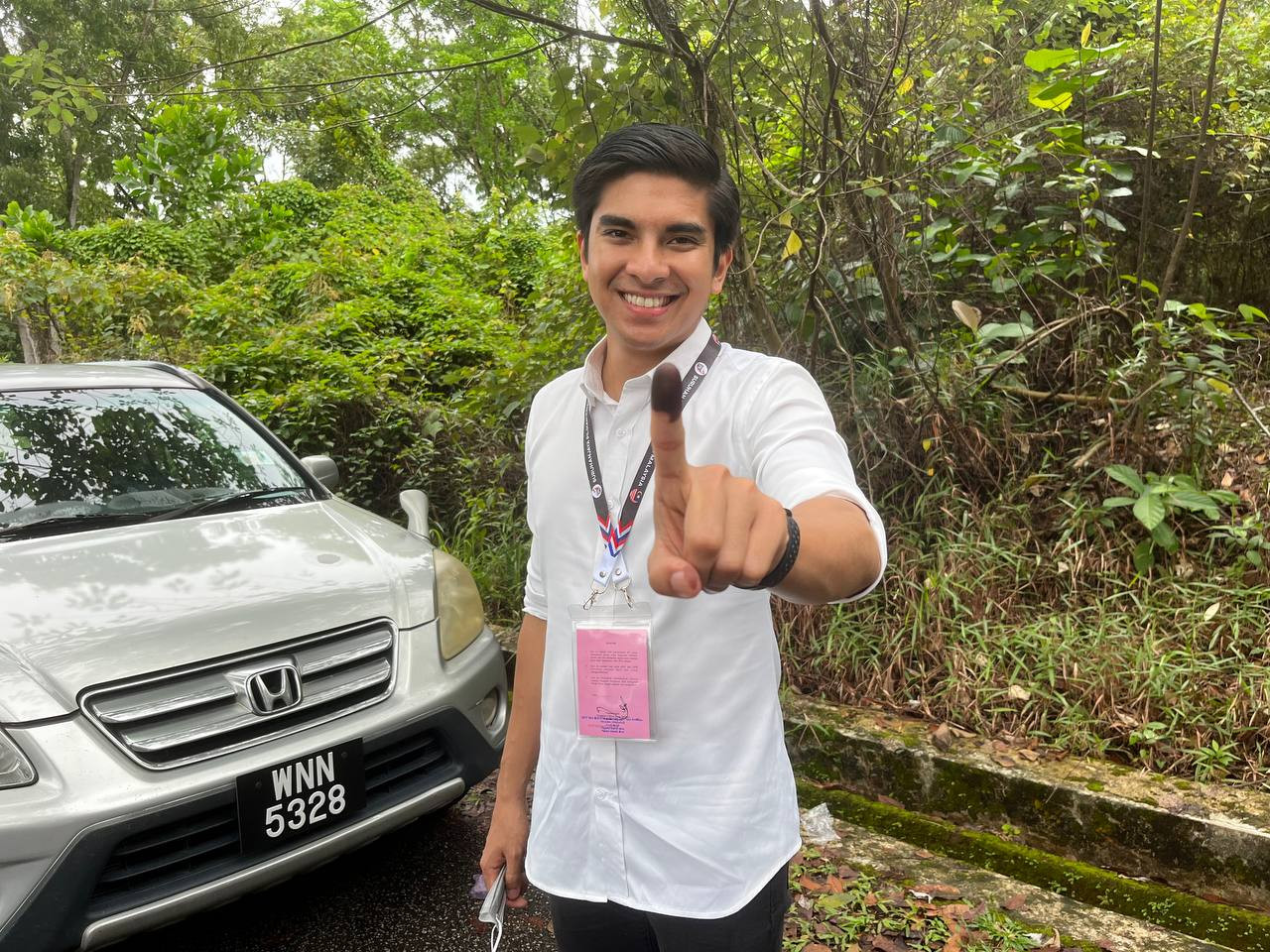 Incumbent Muar MP Syed Saddiq after casting his vote at SK Taman Sutera, Perling, in Pulai. – IKHWAN ZULKAFLEE/The Vibes pic, November 19, 2022