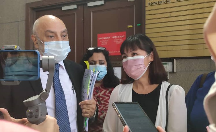 Kulai MP Teo Nie Ching outside the courts, where she says the government cannot punish children just because of the MCO. – ARJUN MOHANAKRISHNAN/The Vibes pic, May 6, 2021