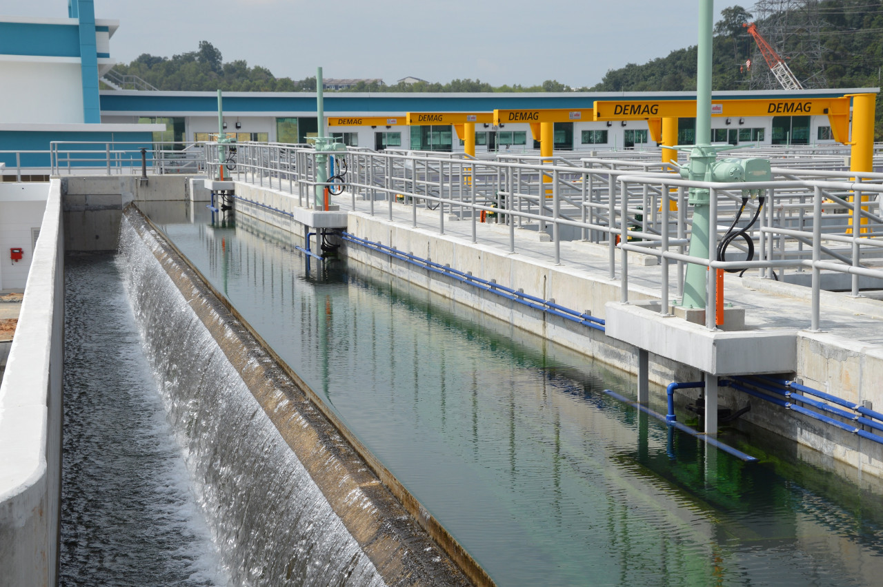 Highlighting some of Malaysia’s successes in the water industry, Nik Nazmi Nik Ahmad notes that the nation has achieved 97% water supply access and 85.4% in sewerage services, particularly in main cities. – langat2.paab.my pic, March 24, 2023