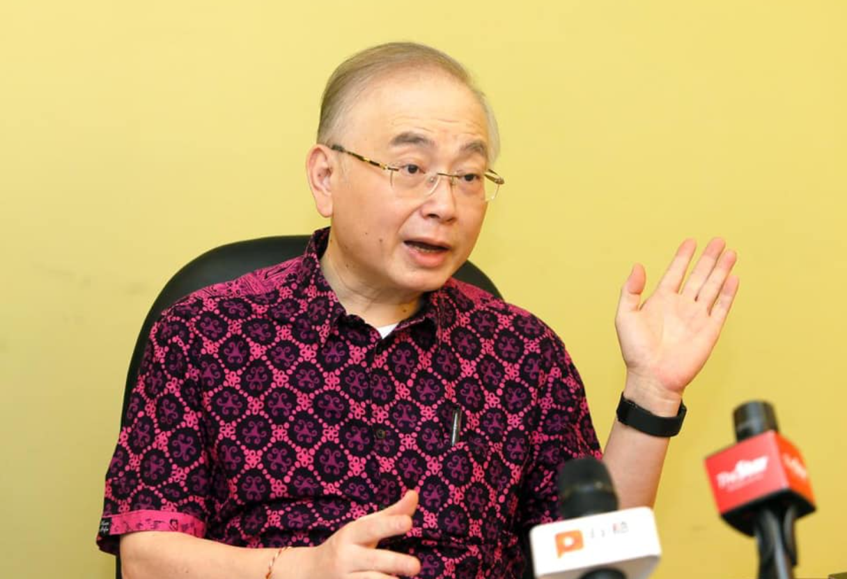 Transport Minister Datuk Seri Wee Ka Siong says issues affecting the Pulau Pinang ferry were carried over from 2019, when Lim Guan Eng was finance minister under the then Pakatan Harapan federal administration. – Wee Ka Siong Facebook pic, June 6, 2021