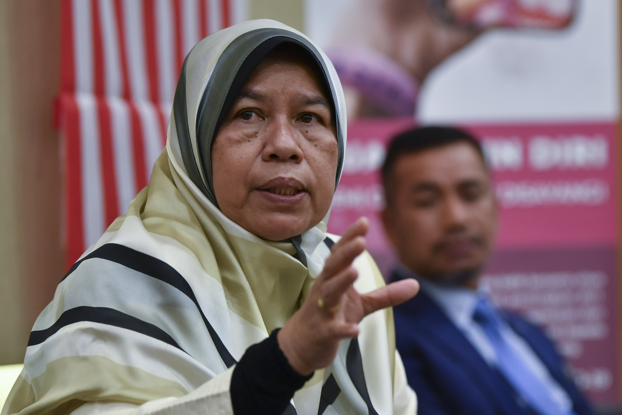 A source within Bersatu circles says Datuk Seri Mohamed Azmin Ali and his long-time ally Ampang MP Datuk Zuraida Kamaruddin have recently turned against each other due to differences over their political direction and future. – Bernama pic, February 9, 2022