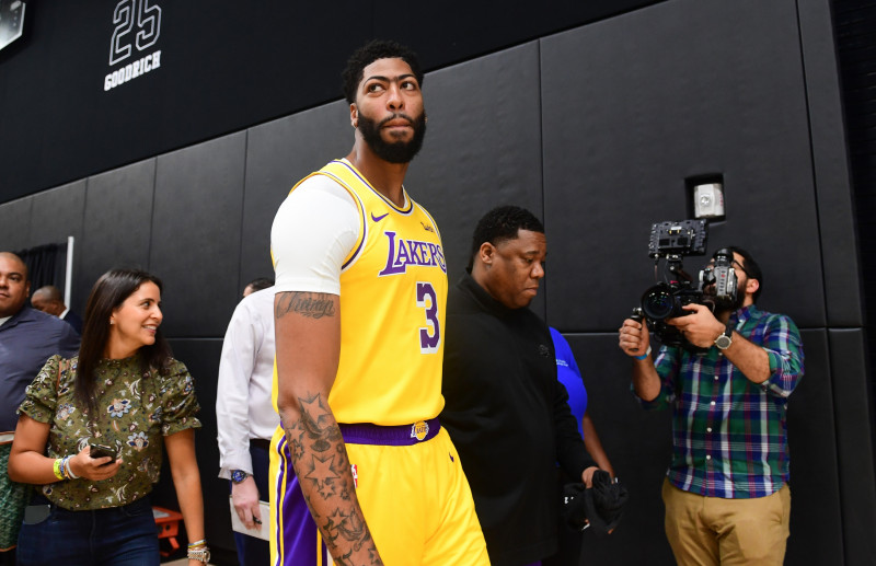 Davis’ buzzer beater lifts Lakers over Nuggets