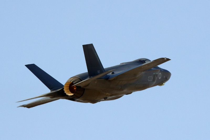 US senators seek to stop sale of advanced jets to UAE