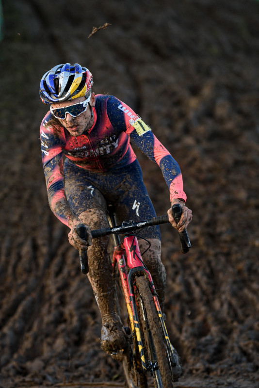 New cycling star Pidcock winning fans, races and rave reviews