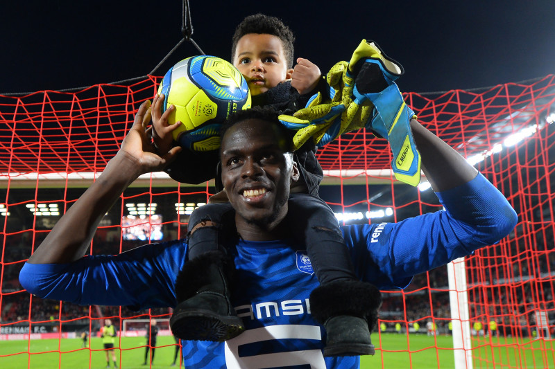 Rennes’ goalkeeper Mendy on brink of Chelsea switch