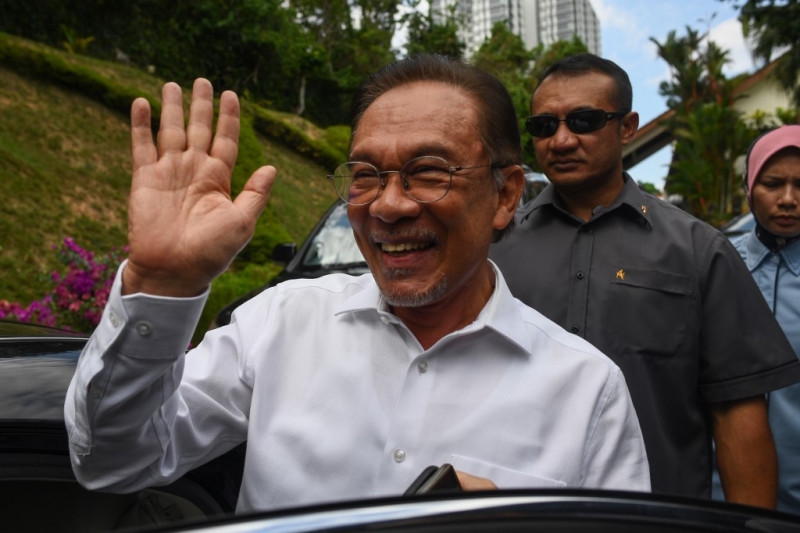 Does Anwar finally have the numbers?