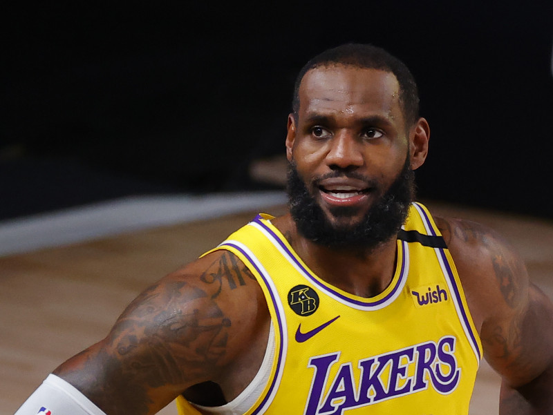 Lakers hold off Nuggets