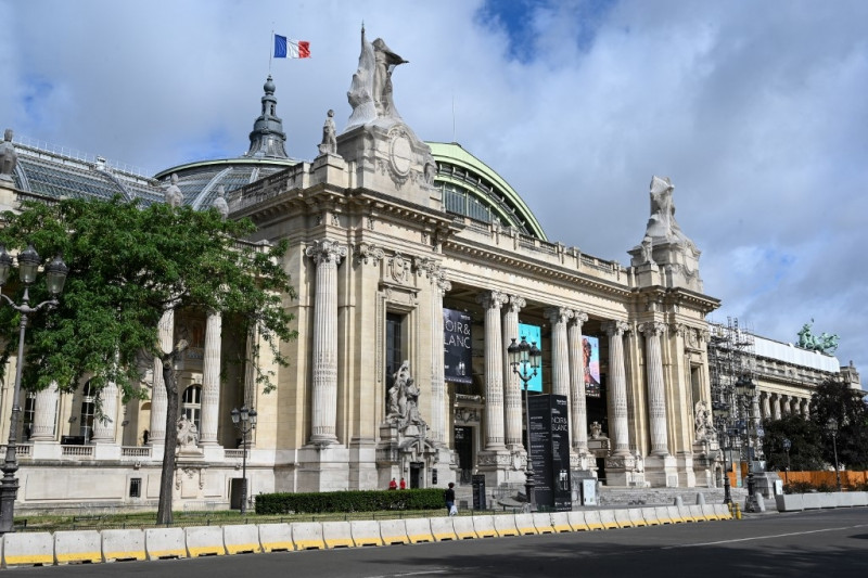 A giant scavenger hunt for art lovers