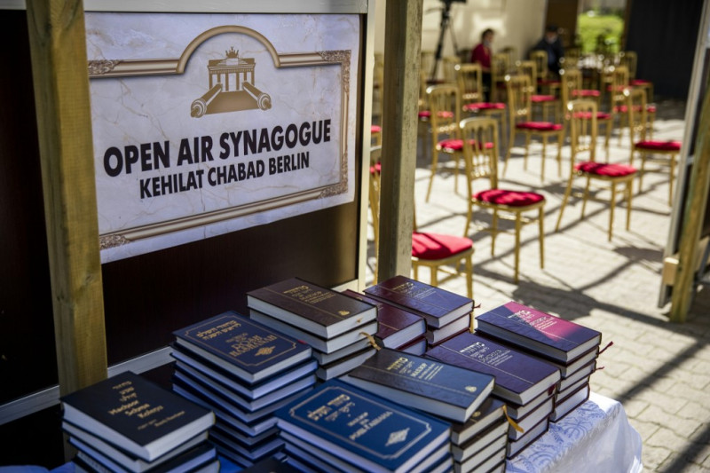 Jewish student attacked outside German synagogue: Police