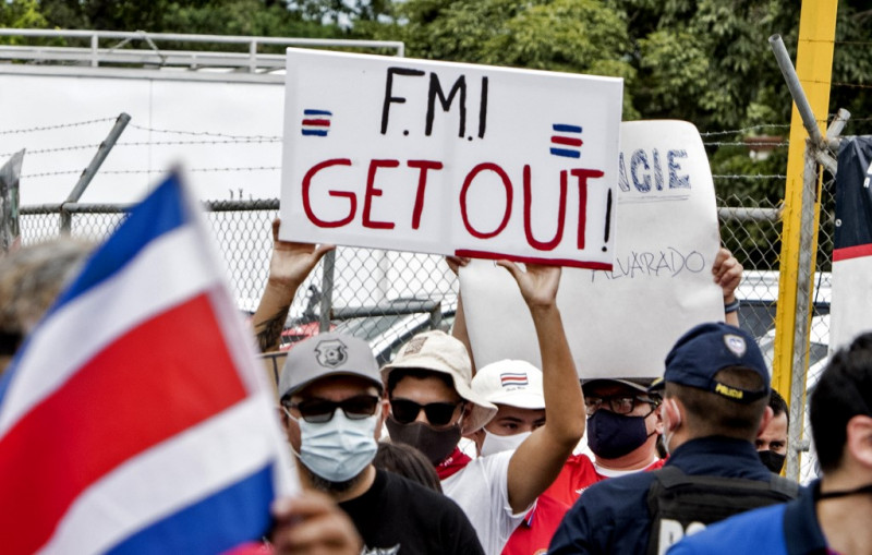 Costa Rica president calls off IMF talks after protests