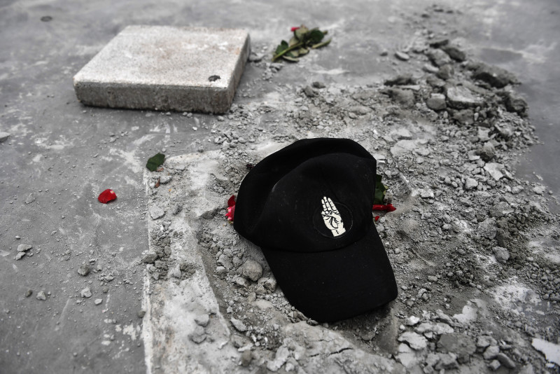 Thai protesters’ plaque removed