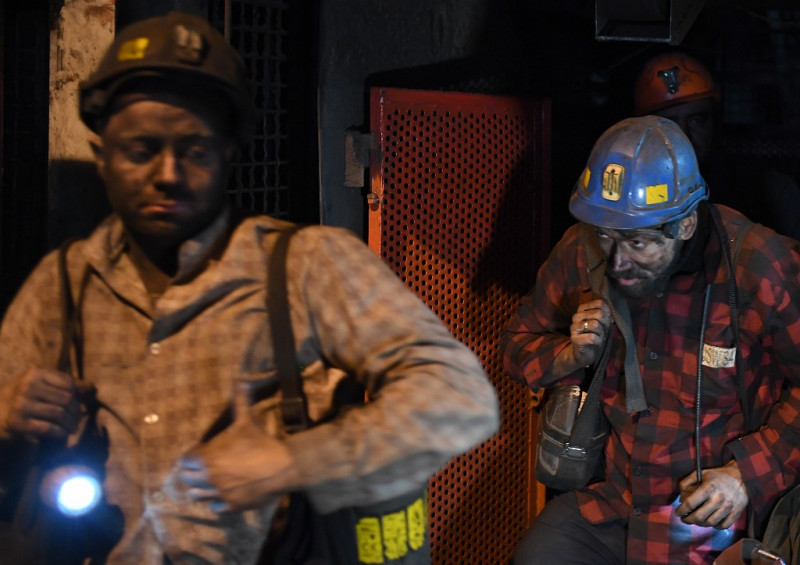Polish govt, miners to shut coal mines by 2049