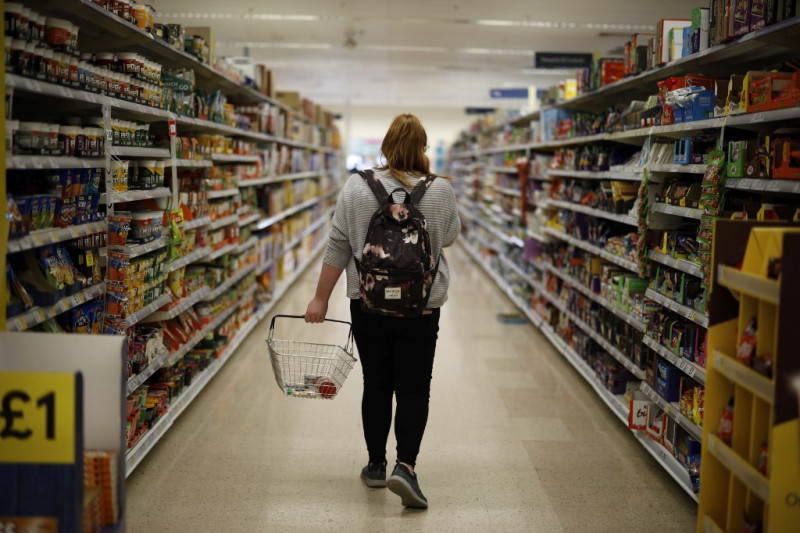 Tesco profits surge as virus fuels online food demand